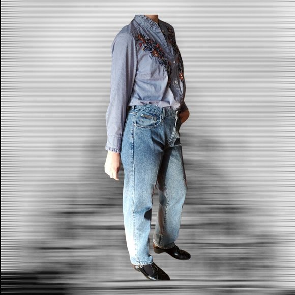 Calvin Klein Easy Fit Ladies Jean - Size 14 - Double Stone Washed - 32" Inseam - Picture 8 of 8